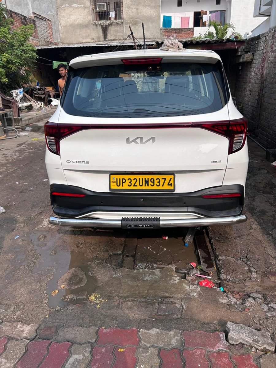 Kia Carens - Rear View