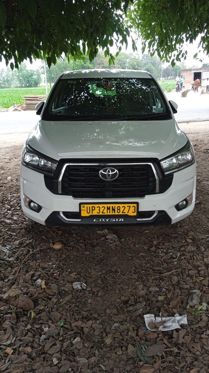 Toyota Innova - Front View